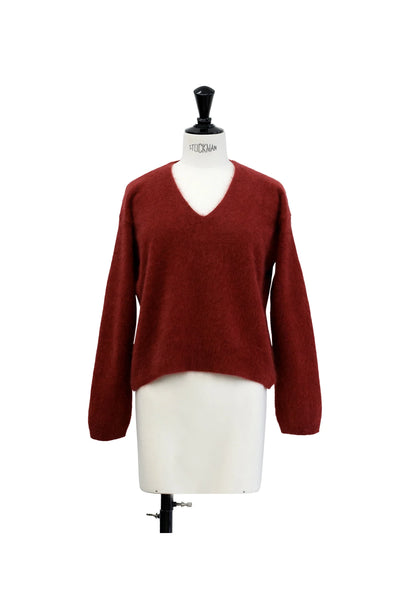 Top v neck in raccoon dark red