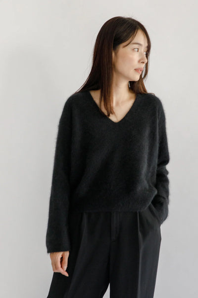 V neck top in Raccoon . Black