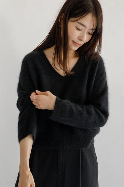 Top v neck in raccoon dark red
