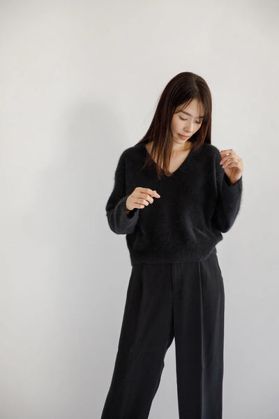 V neck top in Raccoon . Black