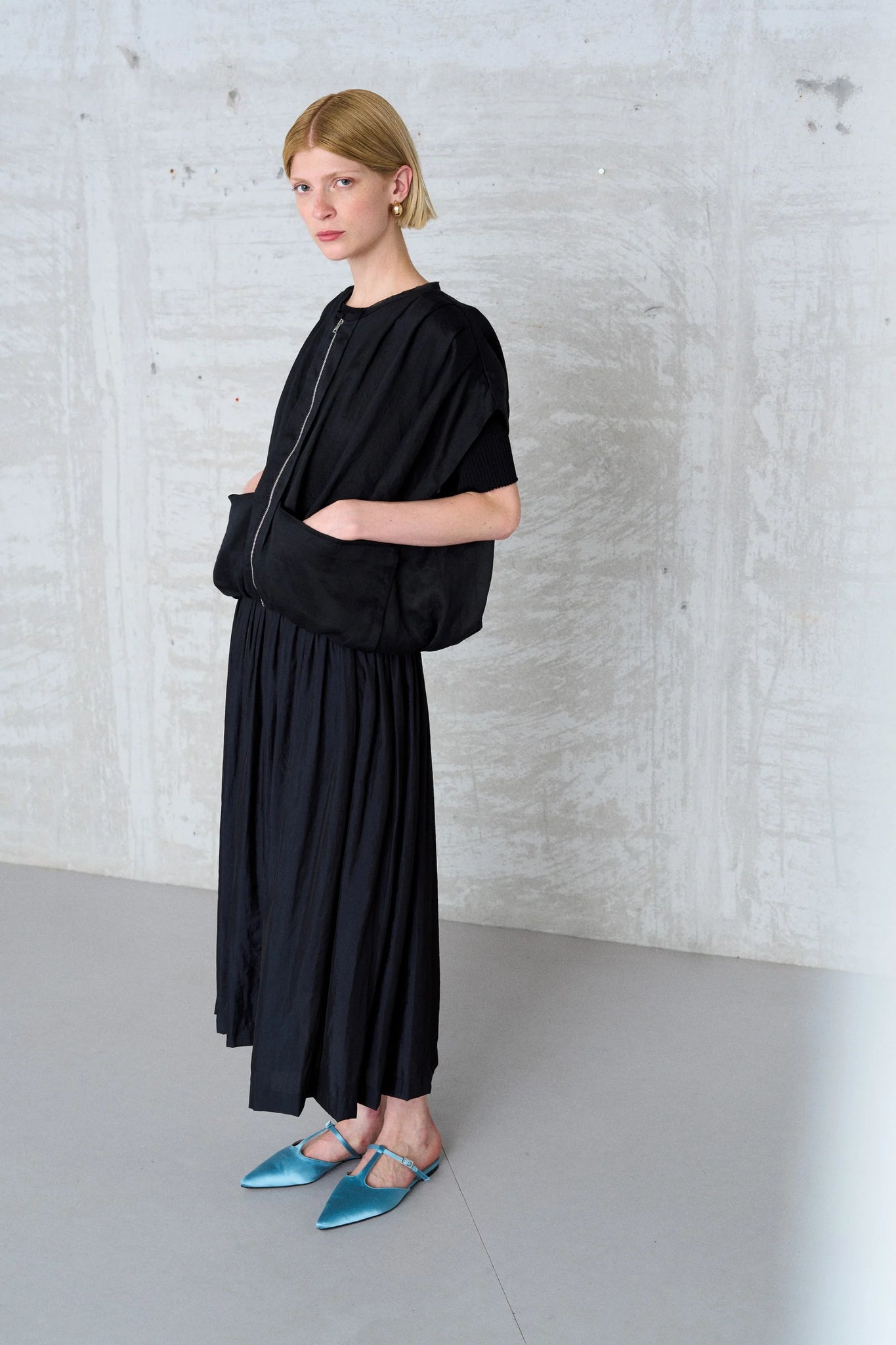 Zimpa Black Sleeveless Zip-Up Blouse
