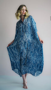 Kaftan Lore from Nous vertikal blue&white waves/ silk