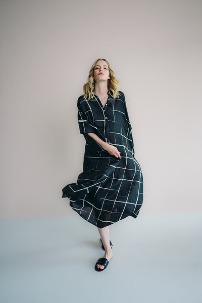 Kaftan Lore from Nous in silk big squares black& white